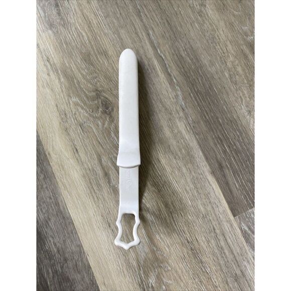 The Pampered Chef Coating Tray Tool White Tongs - Picture 3 of 4